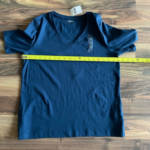 BNWT Northern Reflections tee - Picture 5 of 7